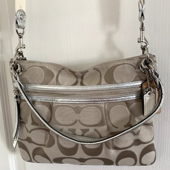 Coach Poppy Metallic Signature Hippie Bag Crossbody Khaki Silver 19131 Like New - Picture 1 of 8